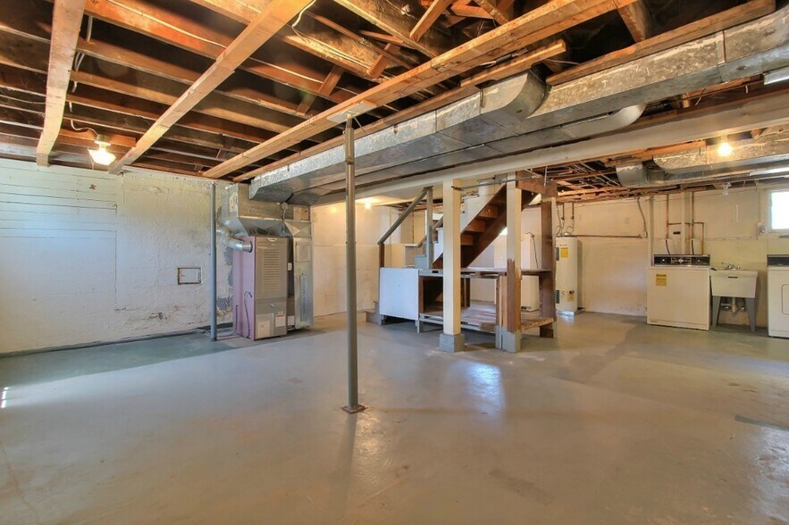 Building Photo - 2803 Queen Anne Ave N