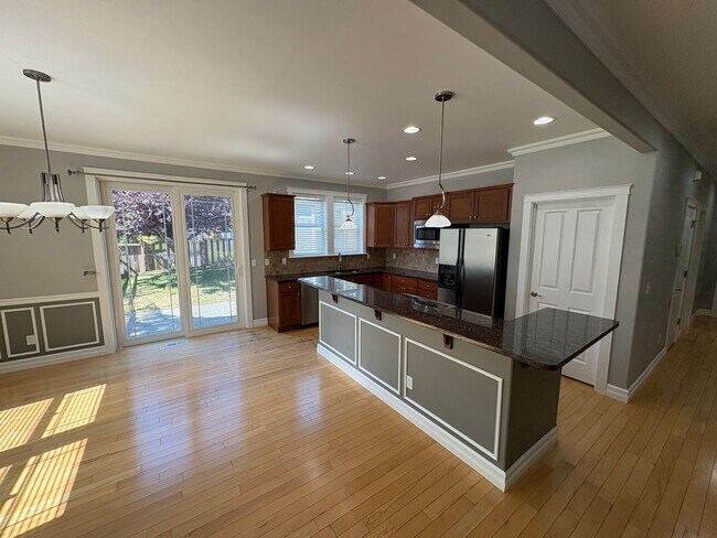Building Photo - 2504 Fir Crest Blvd