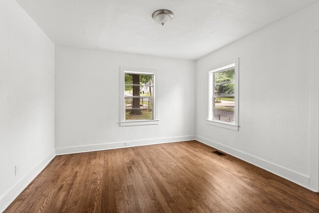 Building Photo - Newly Renovated 3 Bedroom 2 Bath Home Avai...