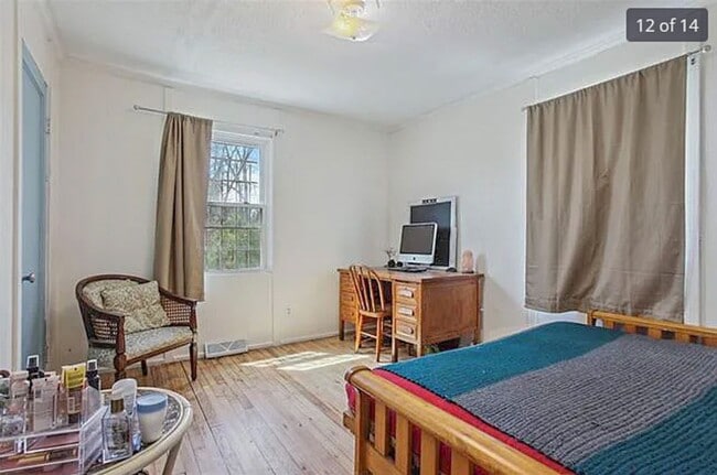Building Photo - 2 Bed 1 Bath rare to rent!