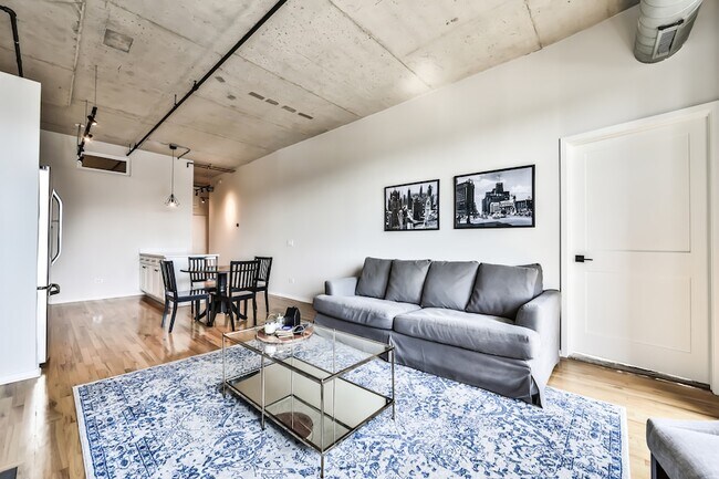 Building Photo - 6 S Laflin St