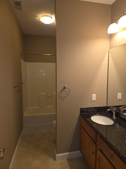 Building Photo - 845 Forest Ave