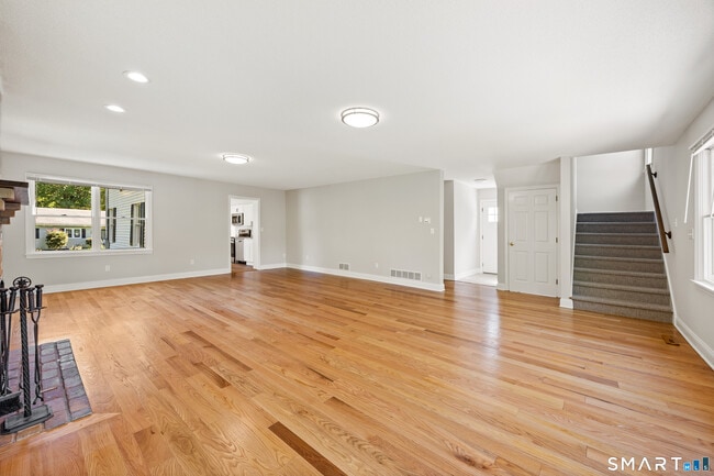Building Photo - 387 Mixville Rd
