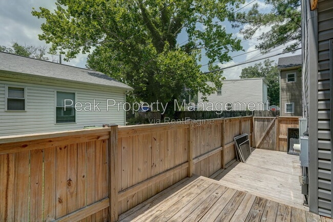 Building Photo - 3022 Groveland Ave