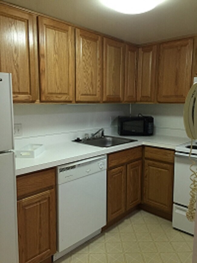 Building Photo - 912 S Forest Ave