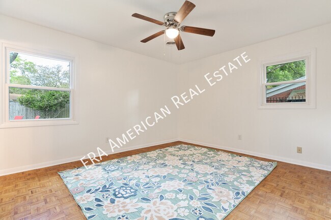 Building Photo - 305 Meggs Dr NE