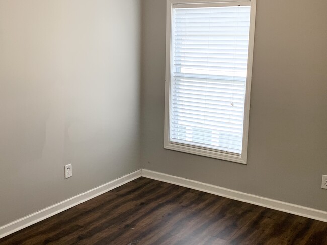 Building Photo - 406 Pepperbush Bend