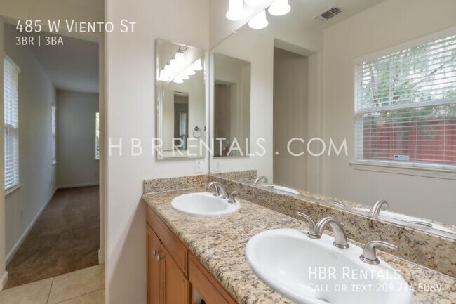 Building Photo - 485 W Viento St