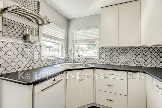 Building Photo - 1419 Persimmon Way