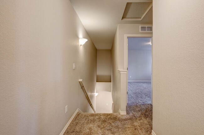 Building Photo - 884 Winding Brk Dr