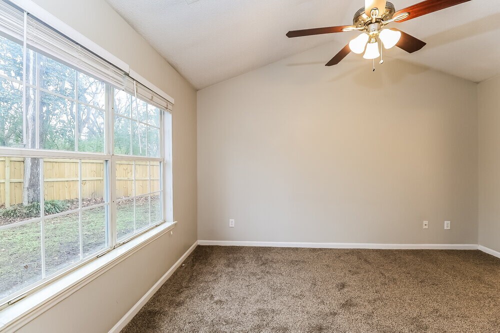 Building Photo - 12102 Kempshott Ct