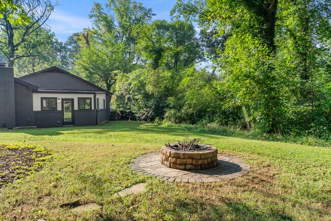 Building Photo - 2874 Grand Ave SW