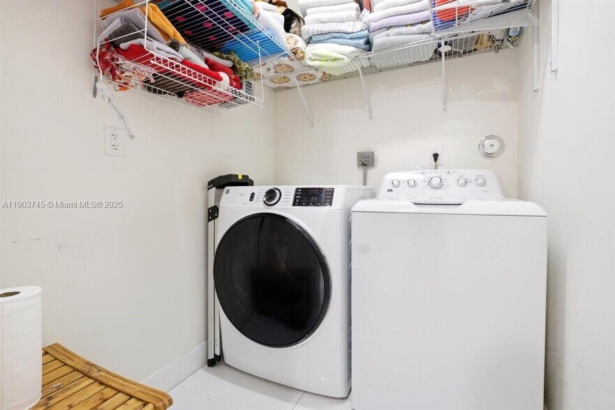 Building Photo - 6611 NW 102nd Path