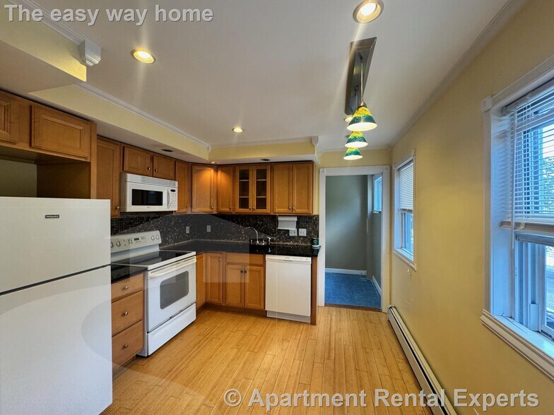 Primary Photo - 60 Hamilton St