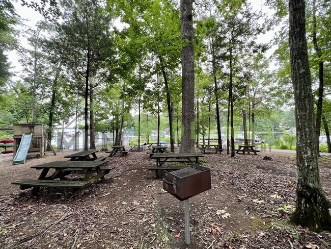 Building Photo - 124 Misty Pine Ln
