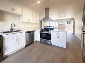Building Photo - Residential Apartment near Downtown Fullerton