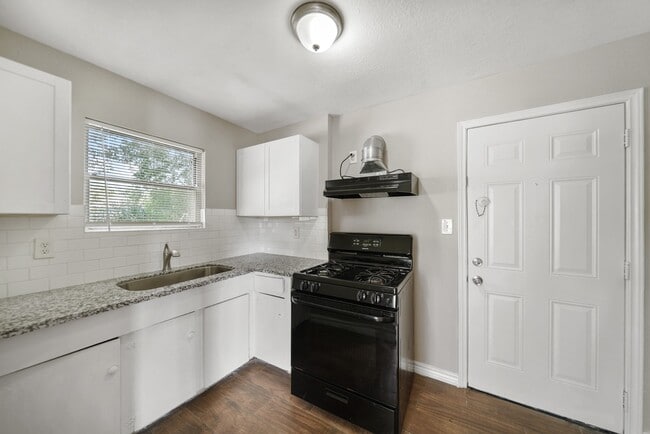 Building Photo - 13 13th St N