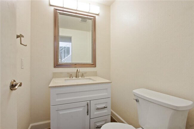 Building Photo - 8062 Woodglen Cir