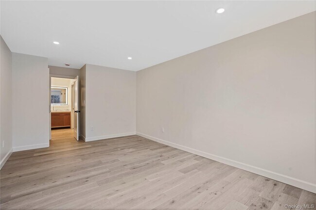 Building Photo - 400 High Point Dr