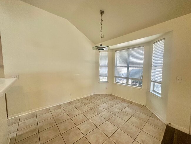 Building Photo - 113 Little Lake Rd