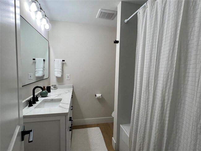 Building Photo - 1455 Fairway Dr