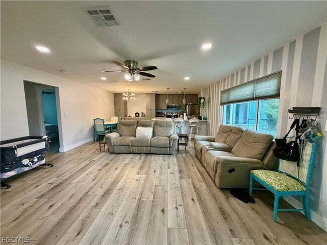 Building Photo - 3032 SE Santa Barbara Pl