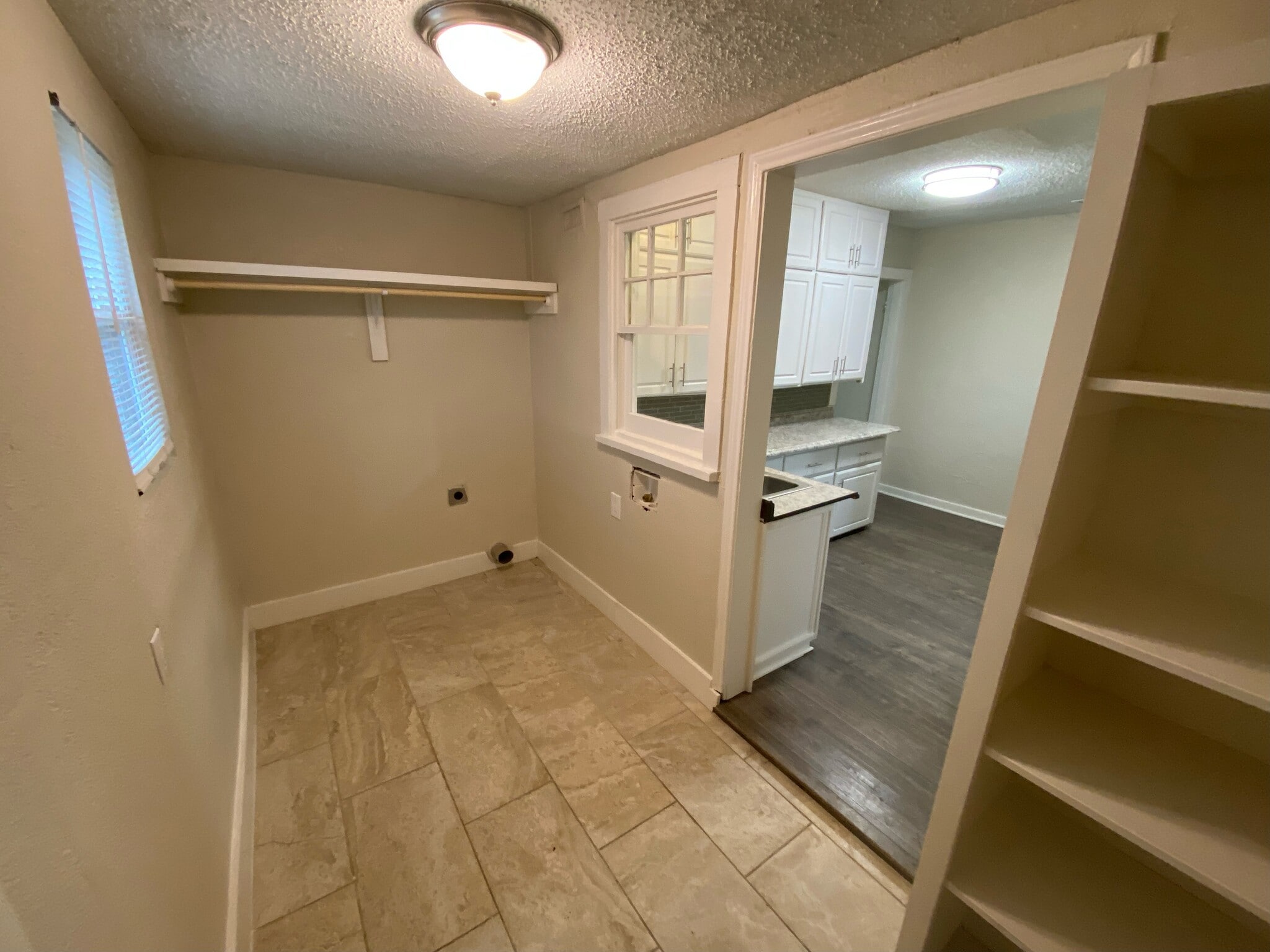 Laundry room - 2502 Iola Ave