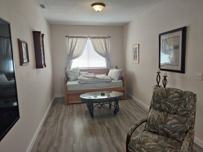 Building Photo - 1034 SE Hamilton Rd