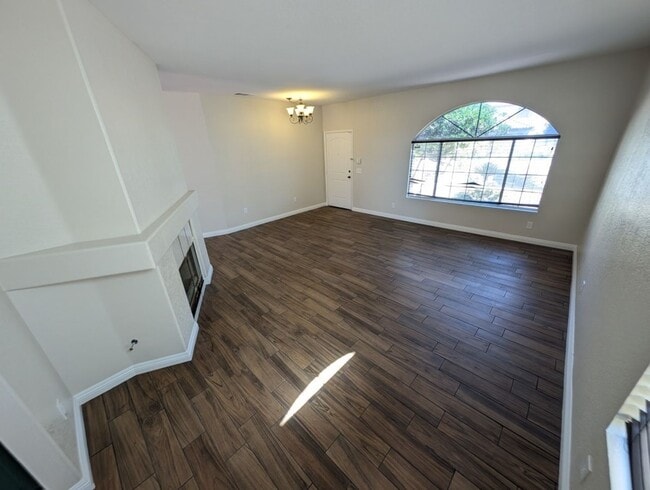 Building Photo - 731 Rising Star Dr