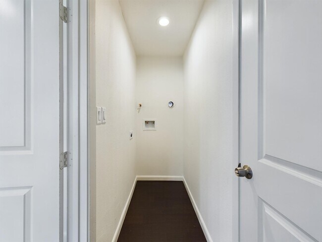 Building Photo - 2231 Latexo Dr