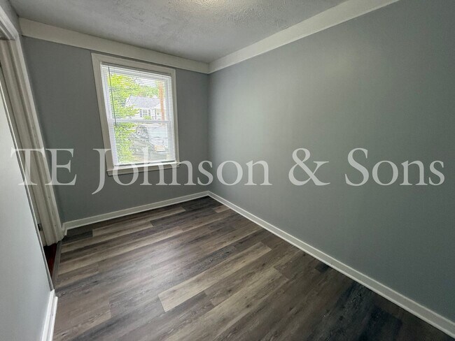 Building Photo - Charming Renovated 3BR Home