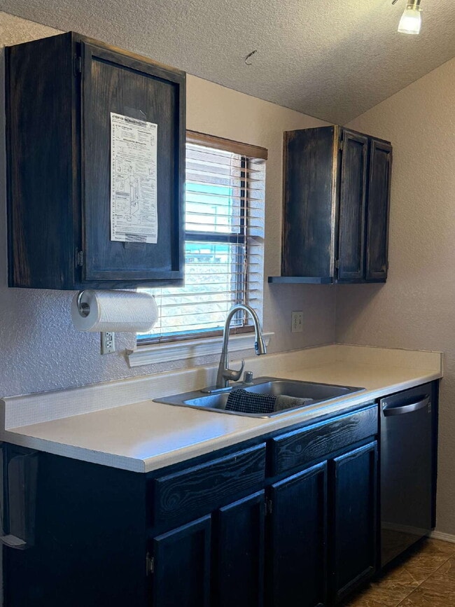 Building Photo - 15327 Woodhill Ct