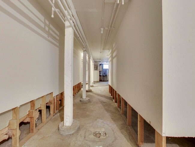 Building Photo - 617 Natoma St