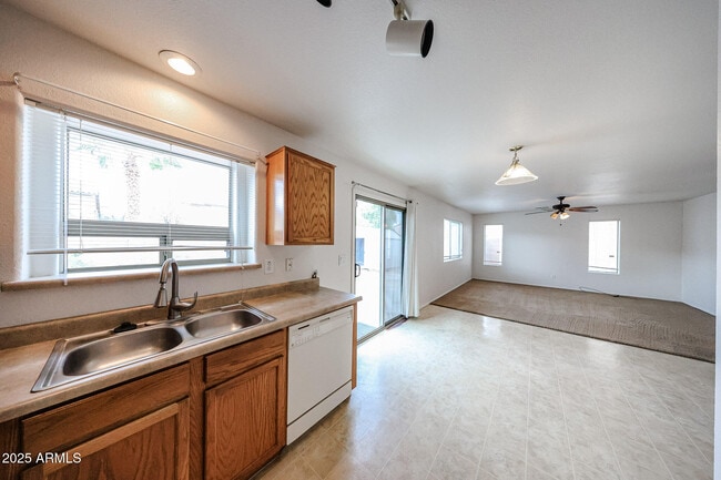Building Photo - 4725 W Fawn Dr