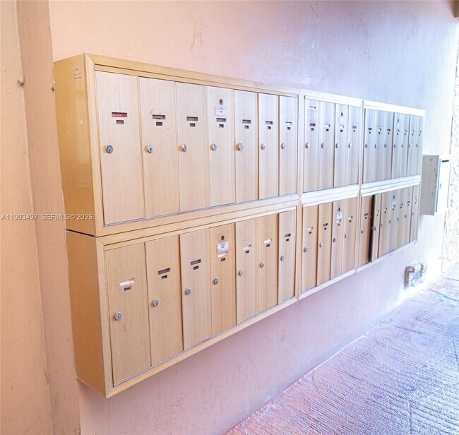 Building Photo - 1891 SW 81st Ave