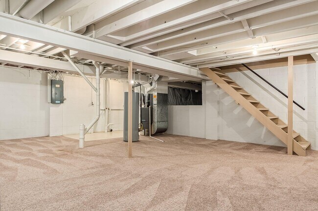 Building Photo - 6881 Erie Ct