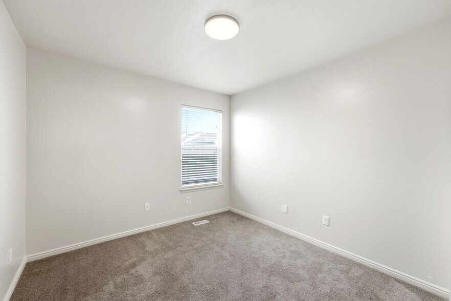 Building Photo - 3687 E Royal Troon Dr