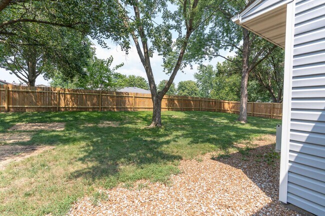 Building Photo - 2701 Poppy Way