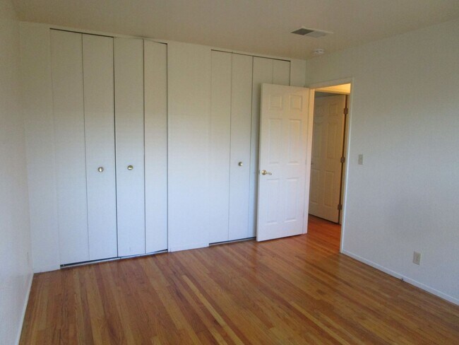 Building Photo - 2039 Barbour Dr
