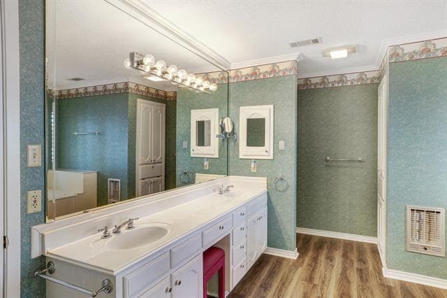 Building Photo - 11090 Lakeside Dr