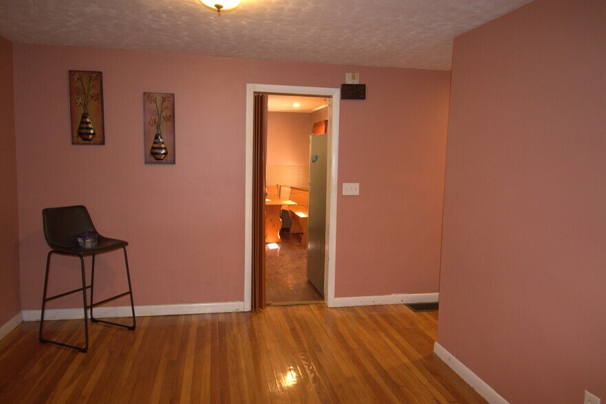 Building Photo - 845 Stafford St