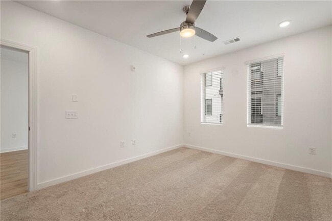 Building Photo - 388 Pratt Dr SE