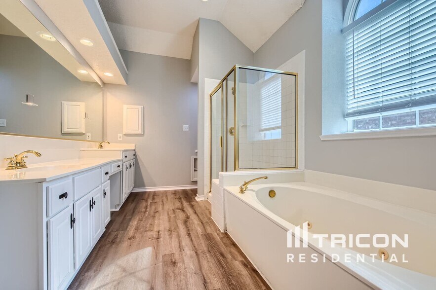 Building Photo - 4649 Devonshire Dr