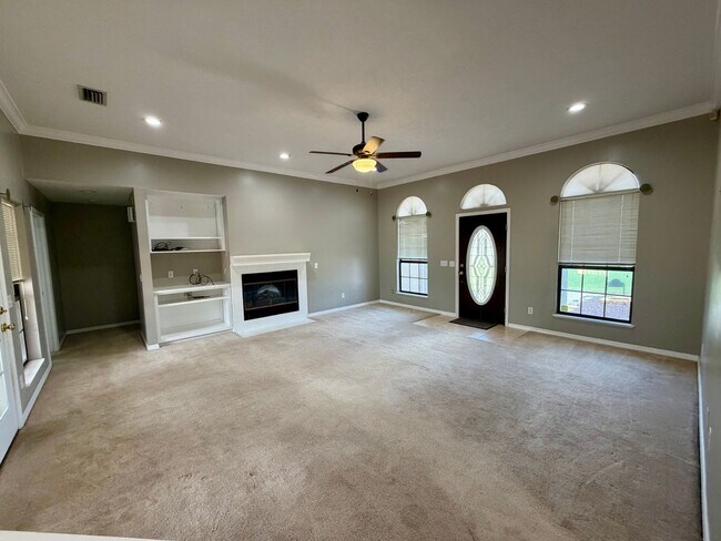 Building Photo - 604 Mallory Dr