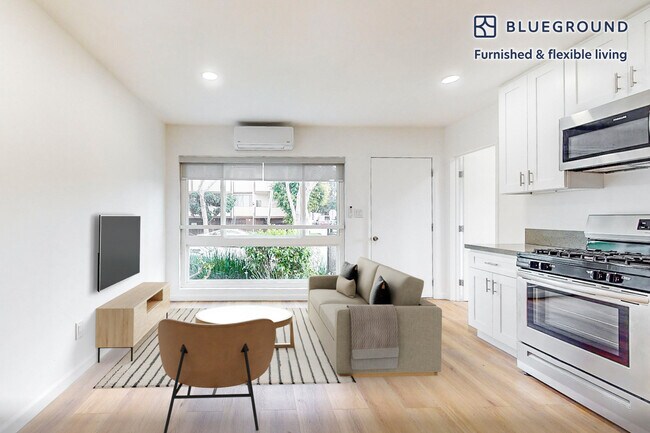 Building Photo - 7949 Romaine St