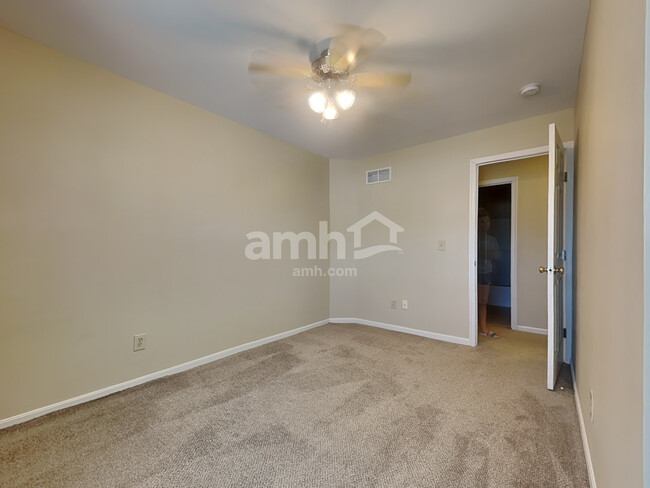 Building Photo - 6939 Sandbur Ct