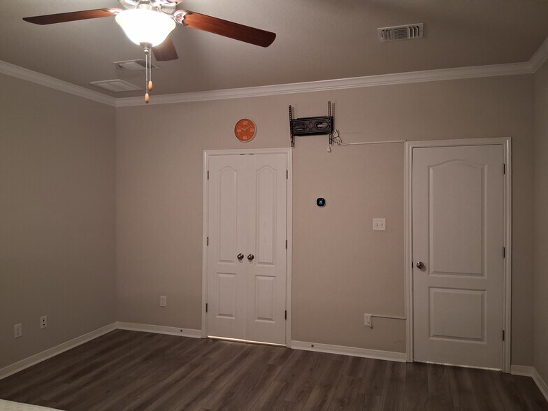 Building Photo - 6307 Southern Cross Dr