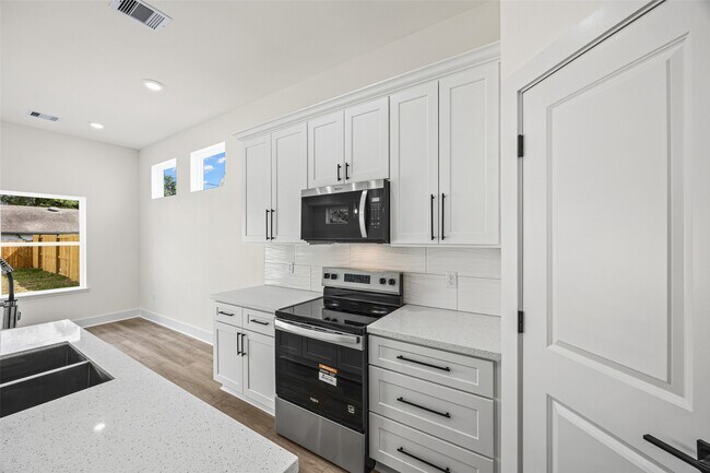 Building Photo - 443 Hahlo St