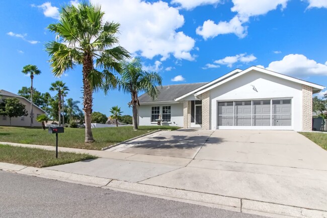 Primary Photo - Hudson Pool Home for Lease