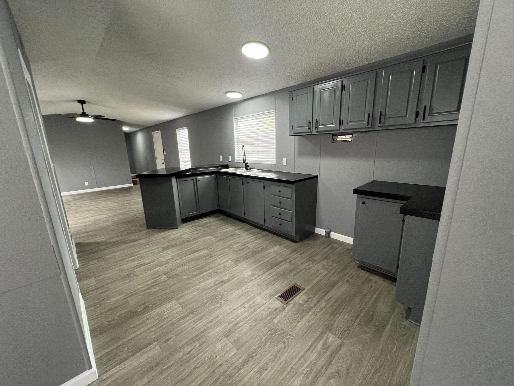 Building Photo - 750 Silent Valley Rd